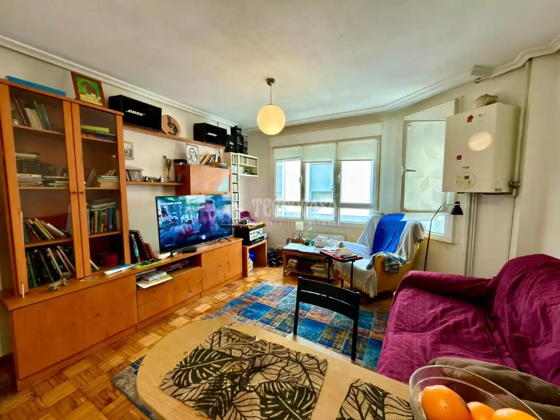 Sala d'estar de Pis en venda en Gijón  amb Traster