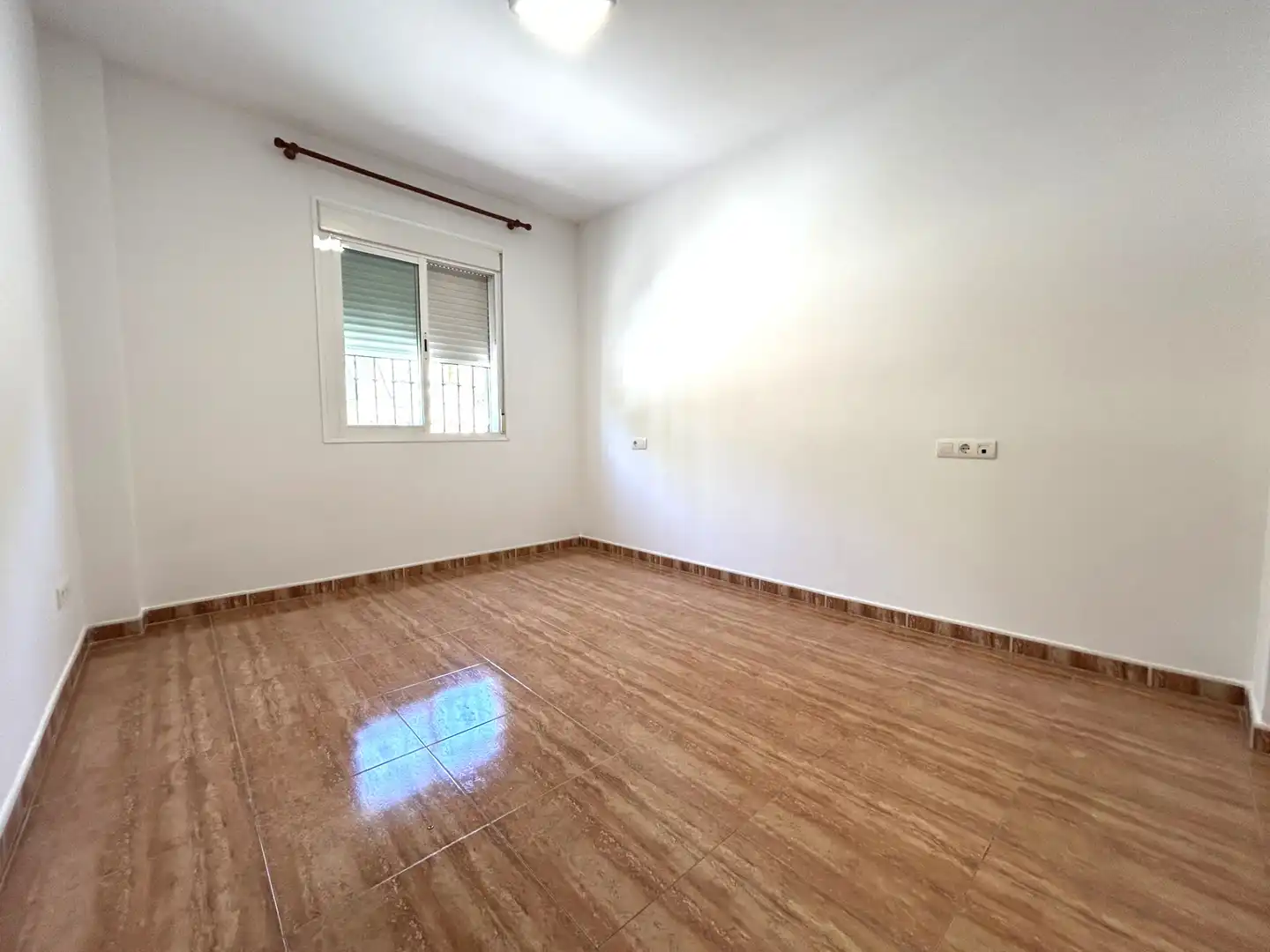 Schlafzimmer von Wohnung zur Miete in Alhaurín de la Torre mit Klimaanlage, Heizung und Terrasse