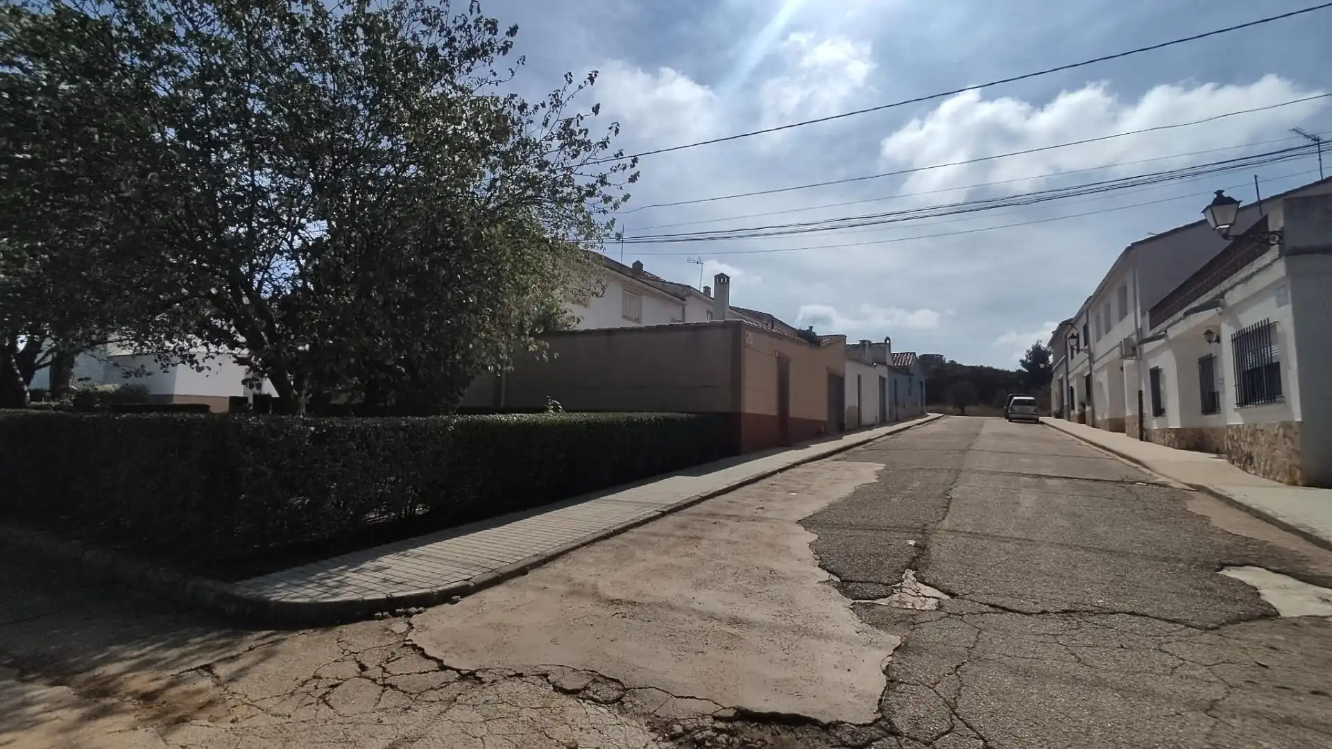 Vista exterior de Casa adosada en venta en Caudete de las Fuentes con Calefacción, Jardín privado y Terraza