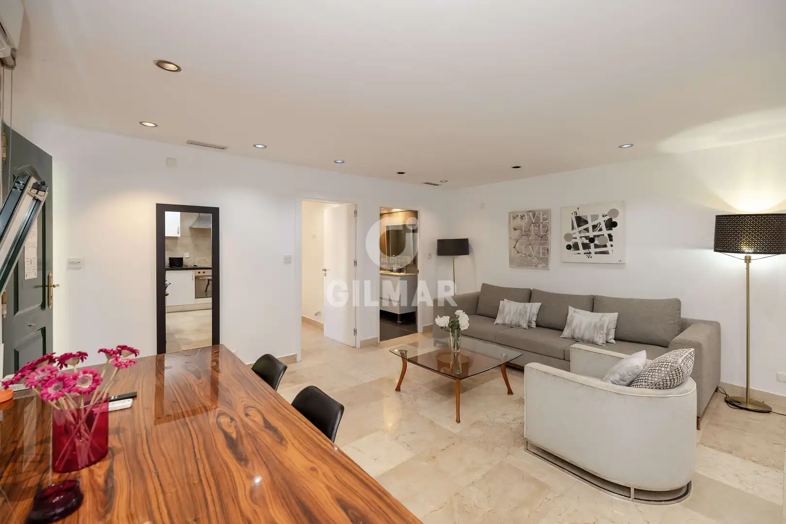 Sala d'estar de Apartament en venda en Marbella amb Calefacció, Jardí privat i Piscina