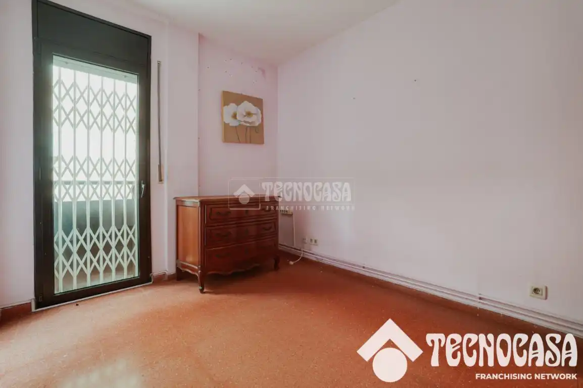 Habitación de Piso en venta en Santa Coloma de Gramenet con Calefacción y Terraza