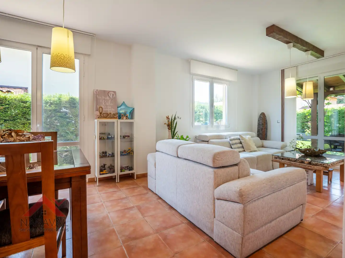 Sala d'estar de Casa adosada en venda en Alegría-Dulantzi amb Aire condicionat, Calefacció i Jardí privat