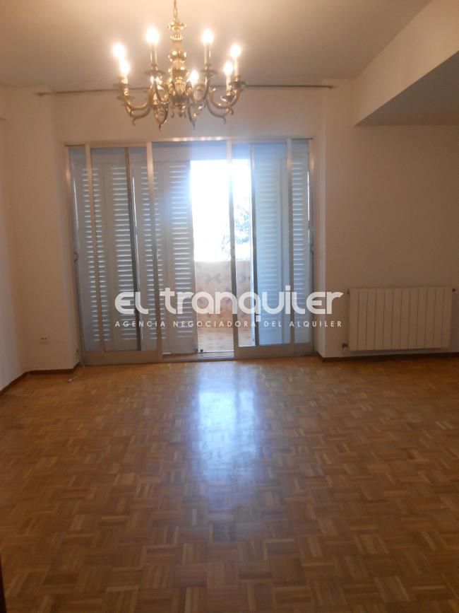 Dormitori de Pis de lloguer en  Madrid Capital amb Parquet, Terrassa i Moblat