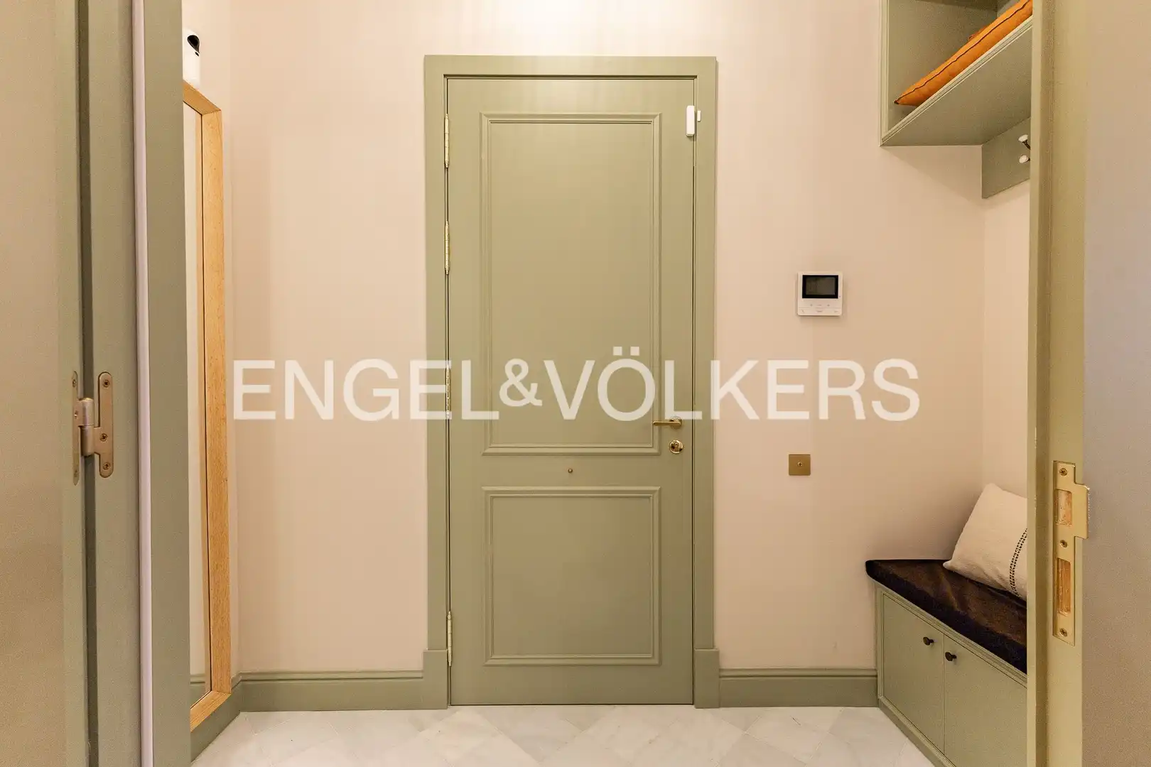 Wohnung zum Verkauf in Barcelona mit Klimaanlage, Heizung und Parkett