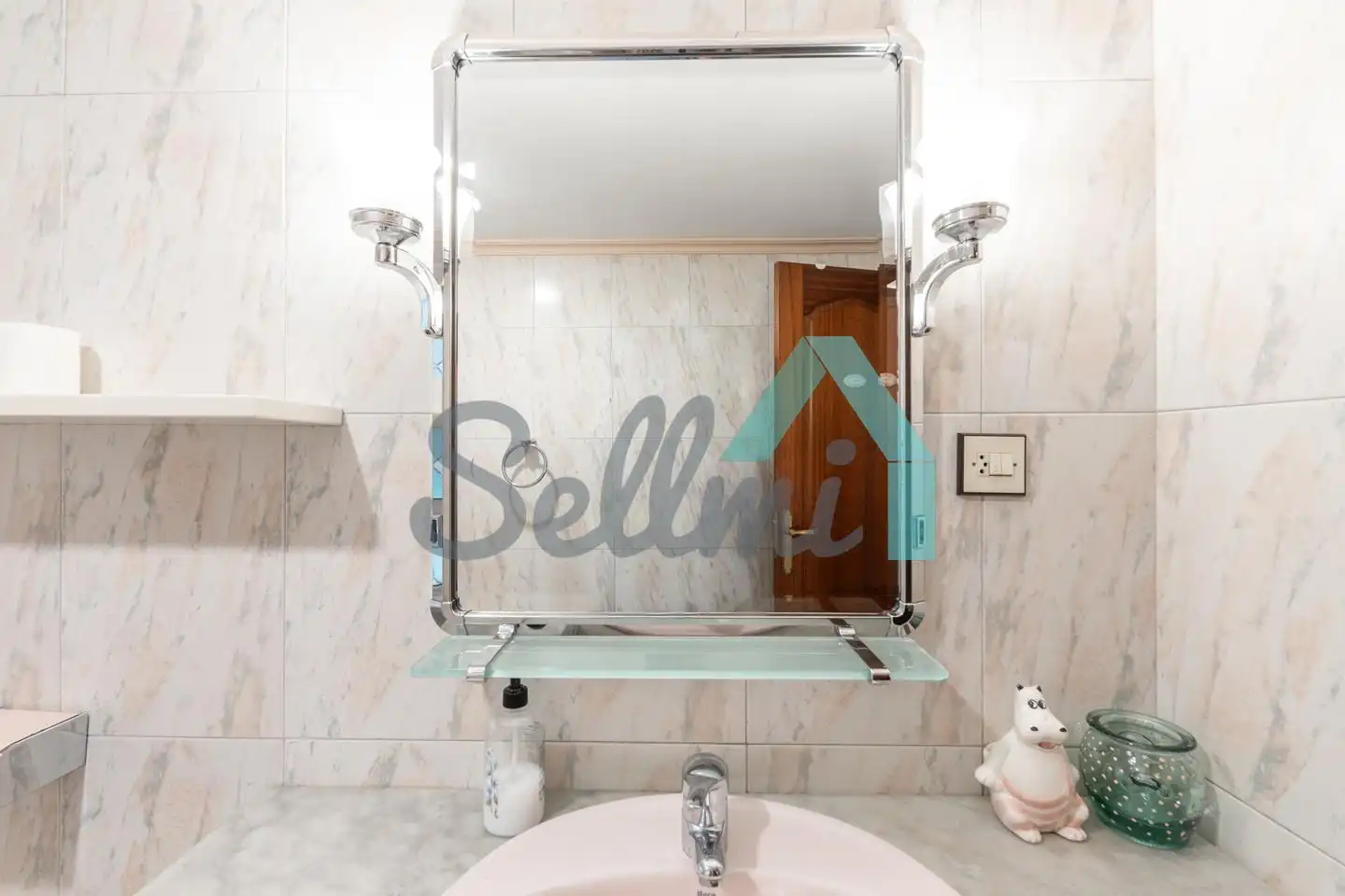 Bathroom of Flat for share in Oviedo   with Heating, Parquet flooring and Terrace