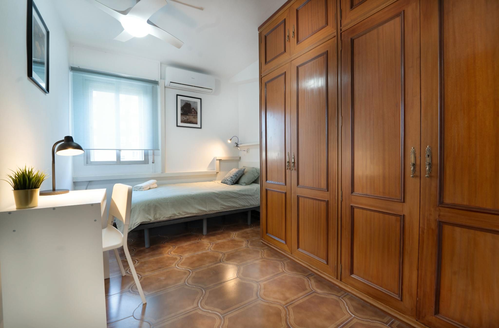 Bedroom of Flat to share in  Madrid Capital  with Furnished, Washing machine and Internet