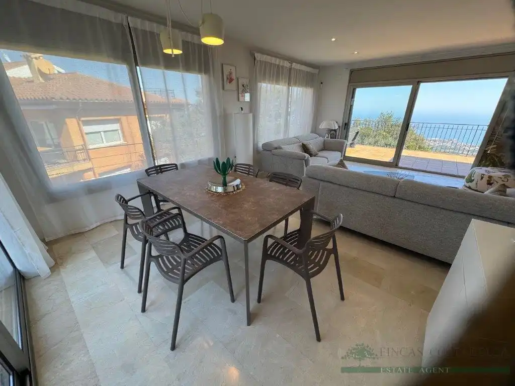 Menjador de Dúplex en venda en Castell d'Aro, Platja d'Aro i s'Agaró amb Aire condicionat, Calefacció i Terrassa