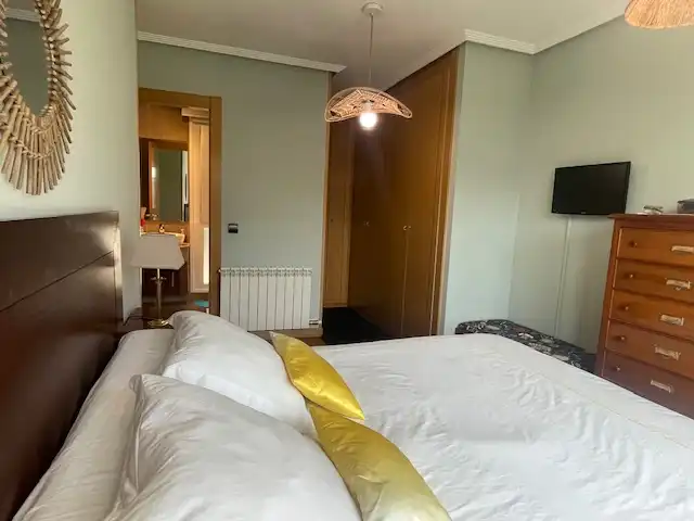 Dormitori de Casa adosada en venda en Santander amb Calefacció, Jardí privat i Parquet