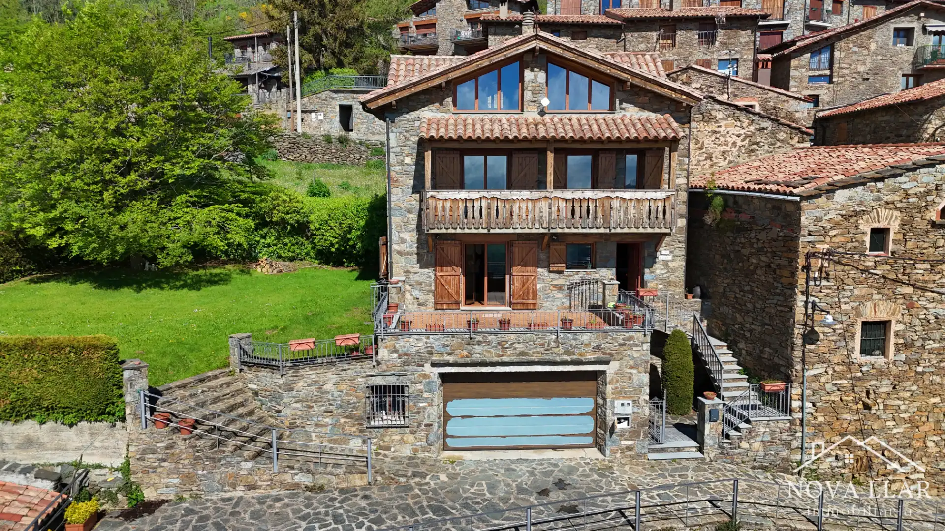 Außenansicht von Einfamilien-Reihenhaus zum Verkauf in Vilallonga de Ter mit Heizung, Privatgarten und Terrasse