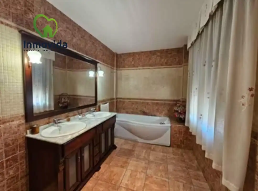 Bathroom of Houses for sale in Córdoba  with Air Conditioner, Terrace and Swimming Pool