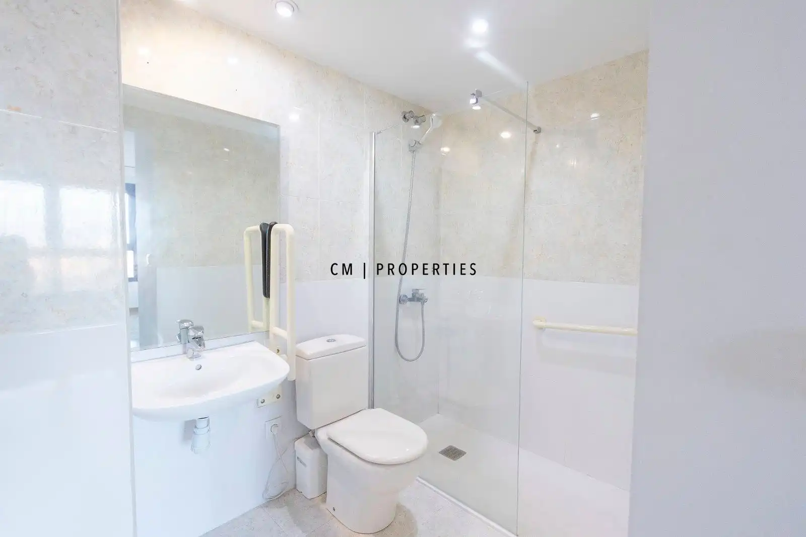 Baño de Piso en venta en Valencia con Aire acondicionado, Calefacción y Terraza