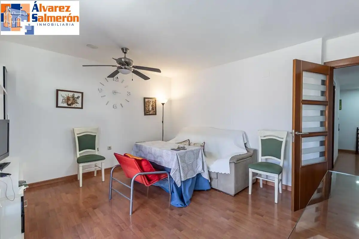 Flat with lift for sale in Barrio de la Vega, imagen 3