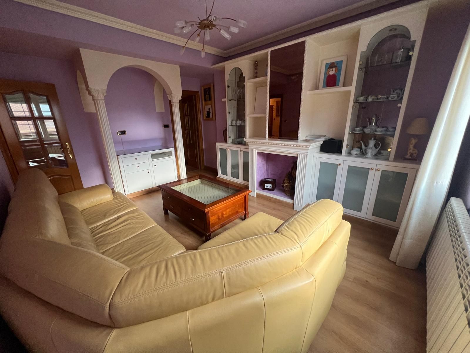 Sala d'estar de Pis en venda en Alberite amb Calefacció, Parquet i Terrassa