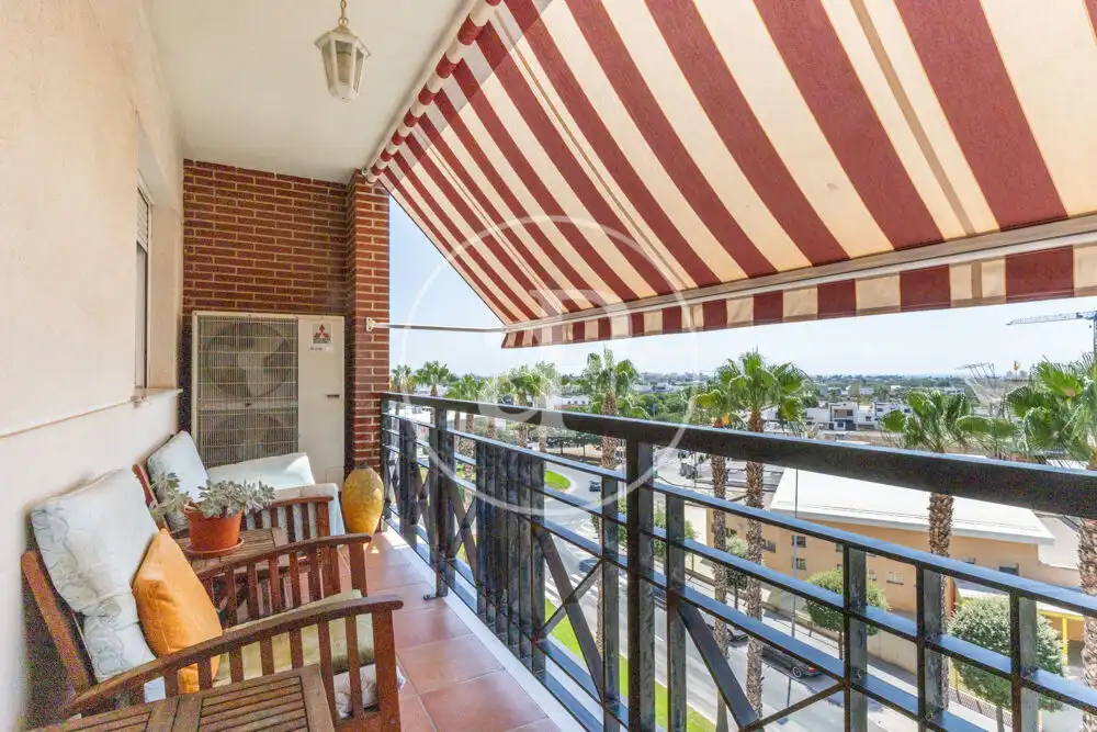 Piso en venta en Avinguda Cardenal Vicent Enrique I Tarancó, Piscinas