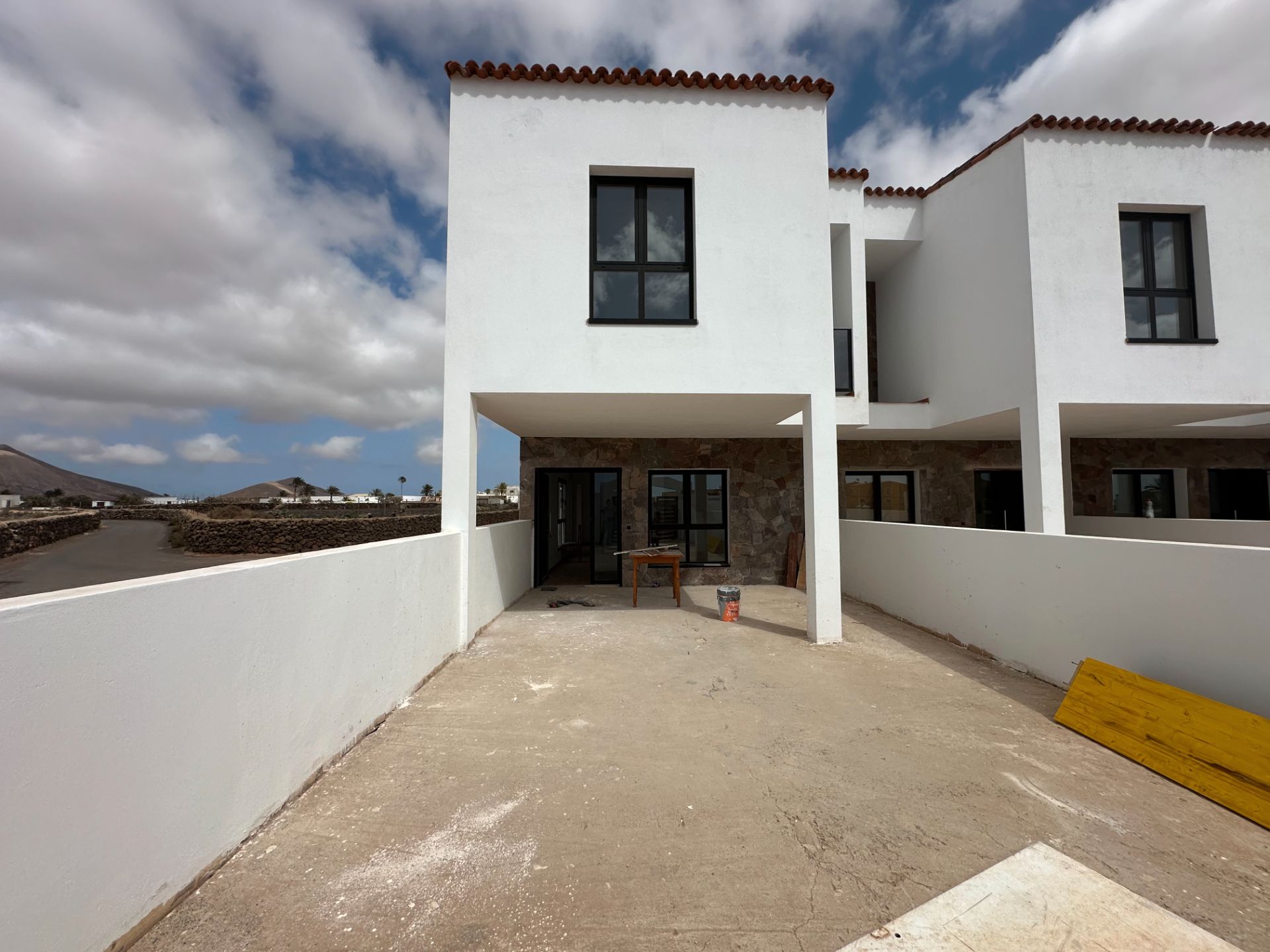 Exterior view of Single-family semi-detached for sale in La Oliva  with Terrace and Balcony