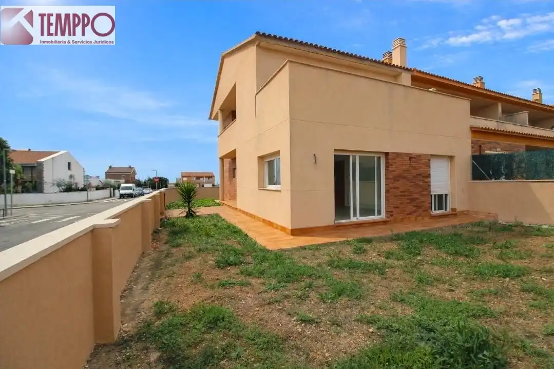 Vista exterior de Casa adosada en venta en Llorenç del Penedès con Calefacción, Jardín privado y Terraza