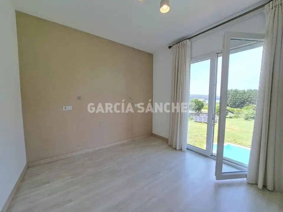 Garden of Houses for sale in Boiro  with Furnished