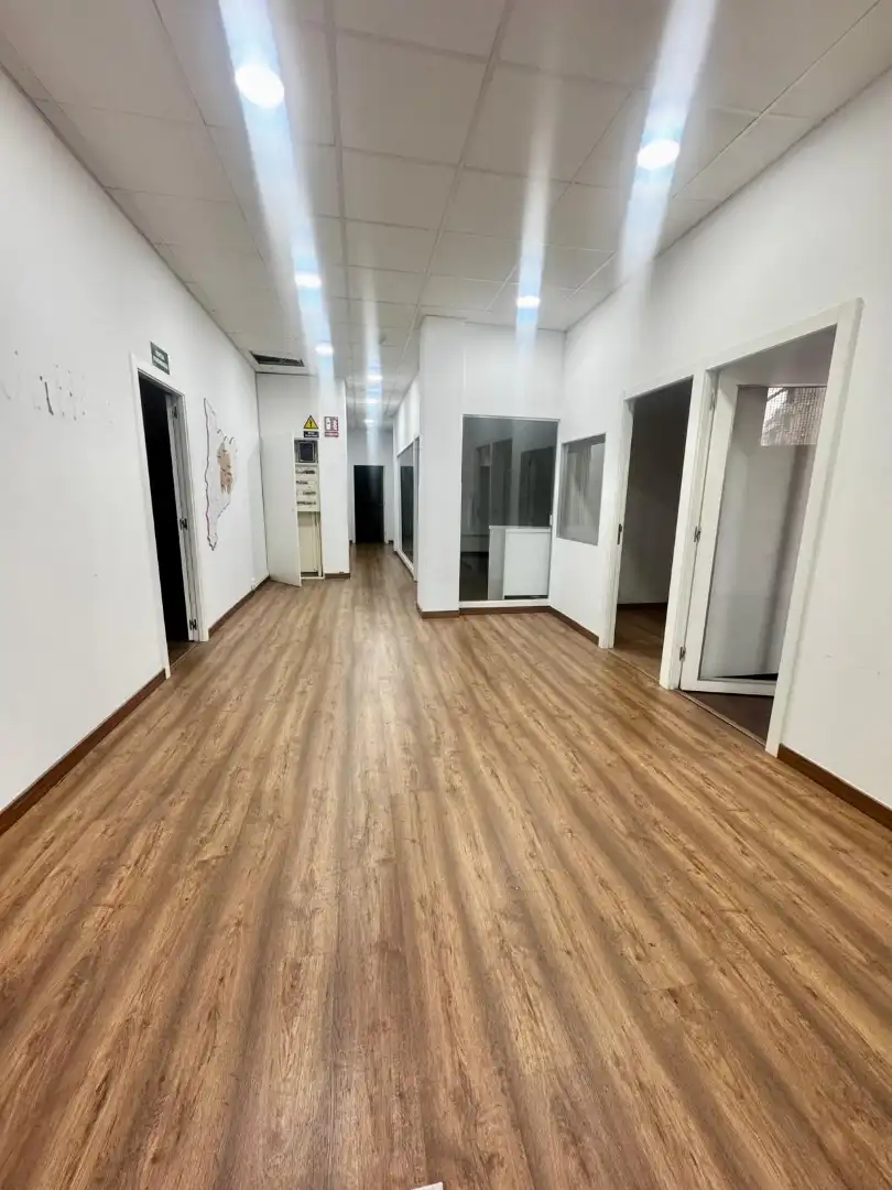 Local comercial de lloguer a Plaça de Granados 3, imagen 2