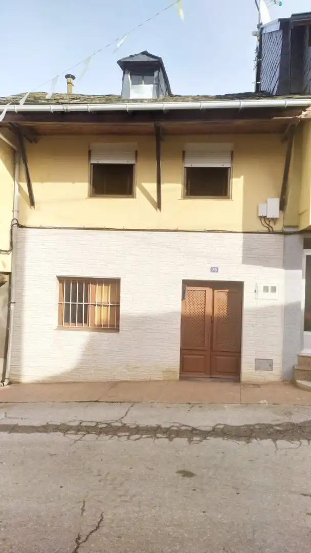 Vista exterior de Casa o chalet en venta en Vega de Espinareda con Calefacción
