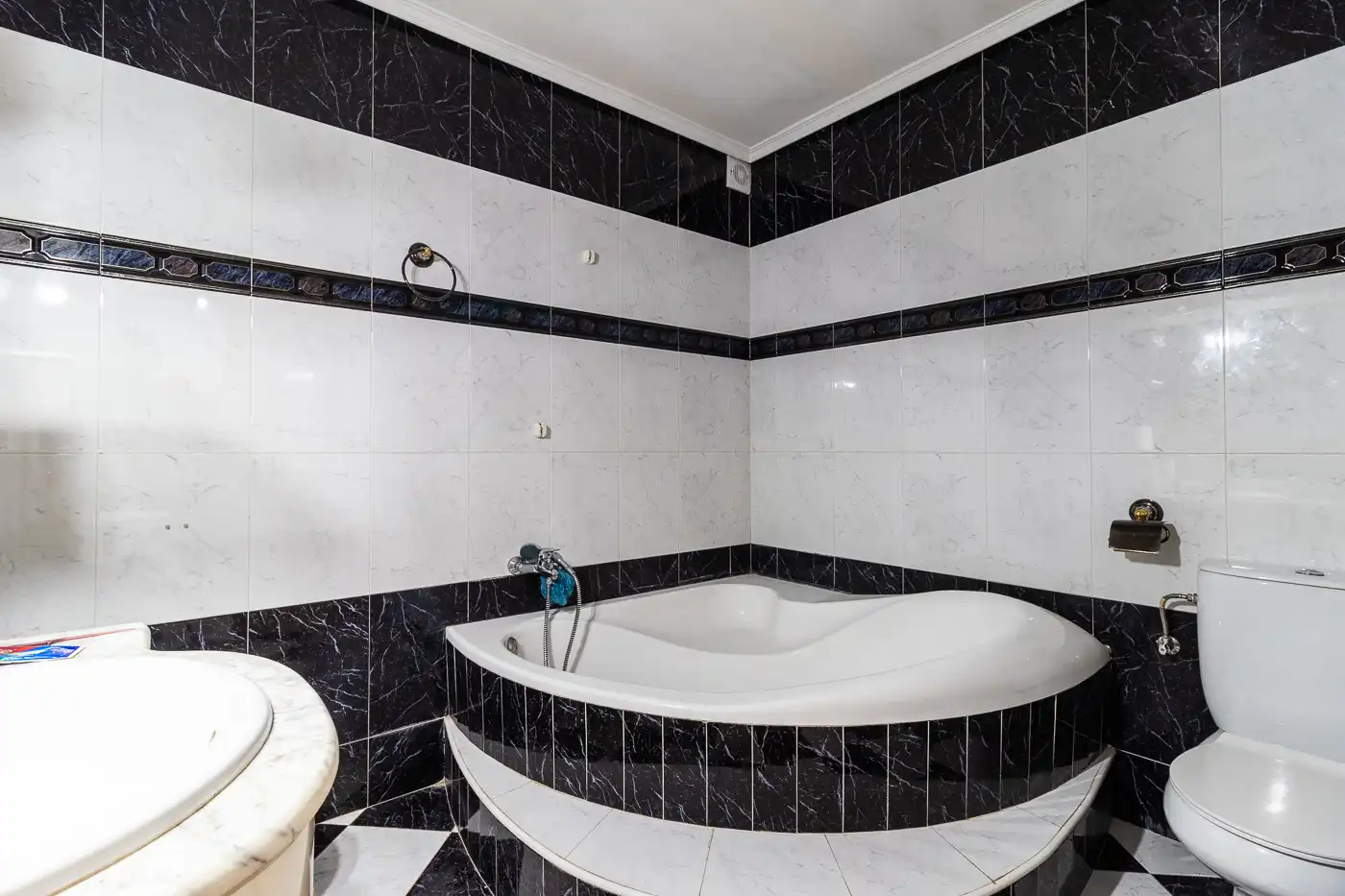 Badezimmer von Country house zum Verkauf in Plan mit Terrasse