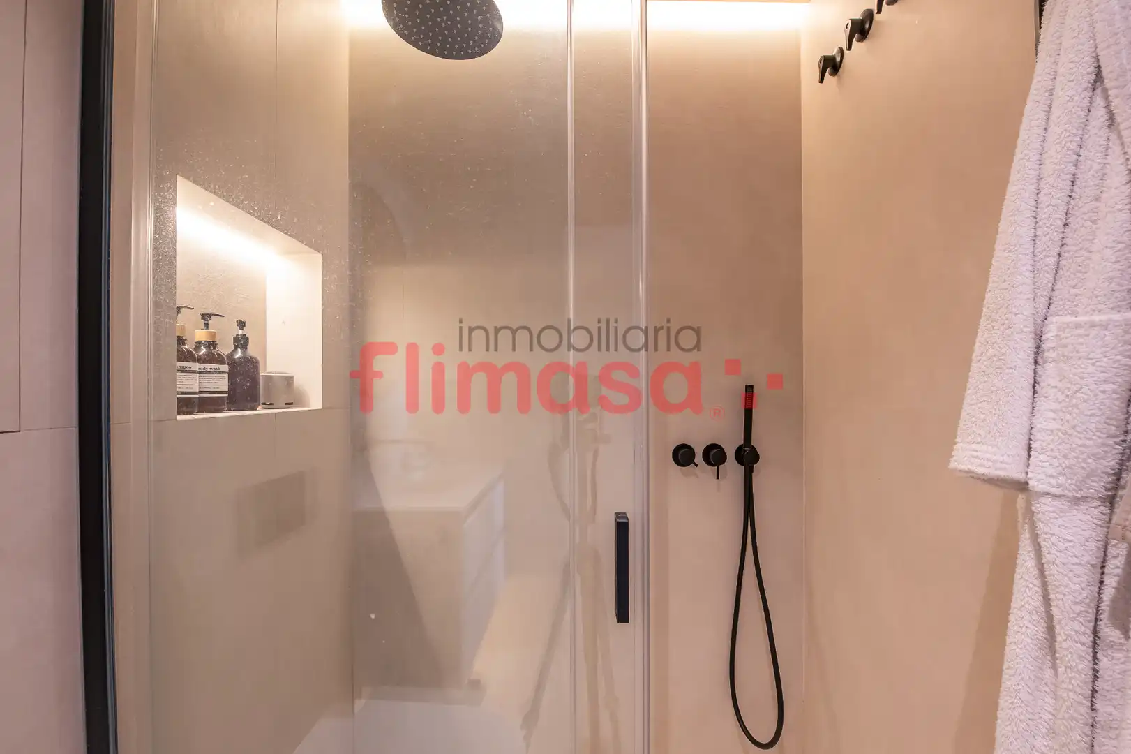 Bathroom of Flat for sale in Boadilla del Monte  with Air Conditioner, Heating and Terrace