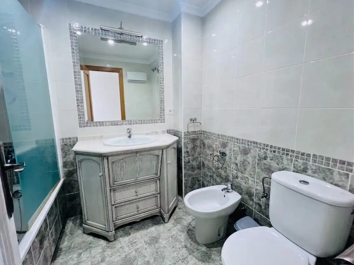 Baño de Piso en venta en Petrer con Aire acondicionado, Trastero y Balcón