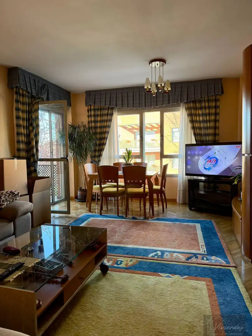 Living room of Flat for sale in Boadilla del Monte  with Air Conditioner, Heating and Parquet flooring