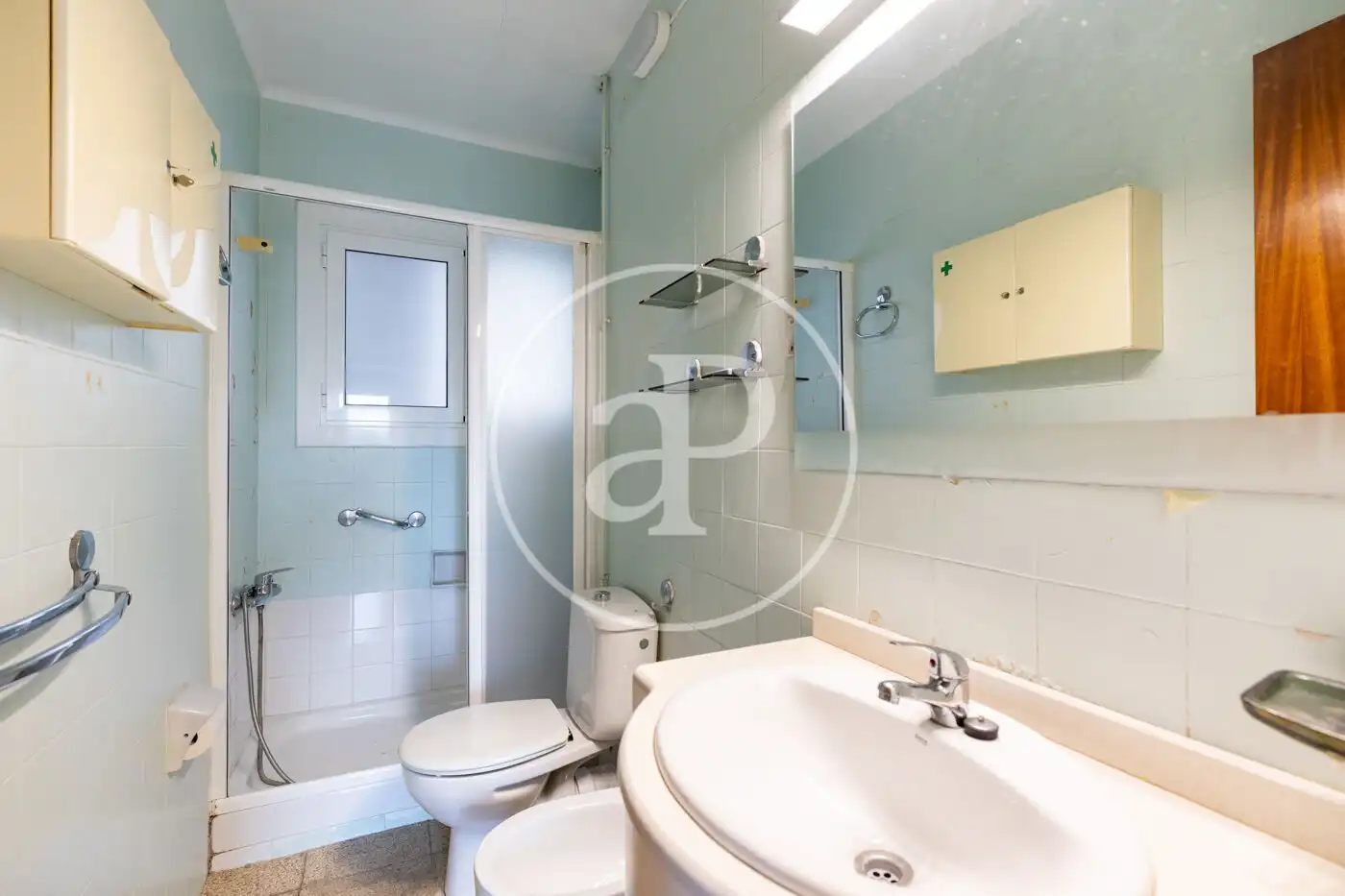 Baño de Piso en venta en Sant Just Desvern con Aire acondicionado, Calefacción y Jardín privado