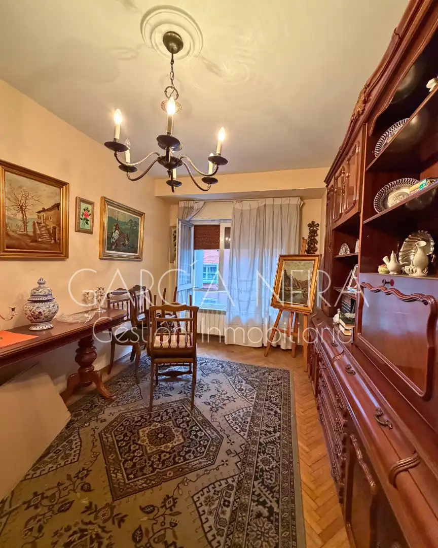 Comedor de Piso en venta en Gijón  con Calefacción, Parquet y Amueblado