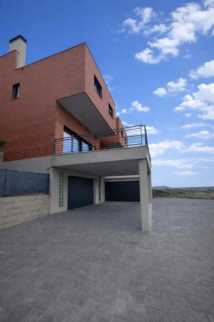 Vista exterior de Casa o xalet en venda en Cuarte de Huerva amb Aire condicionat, Calefacció i Jardí privat