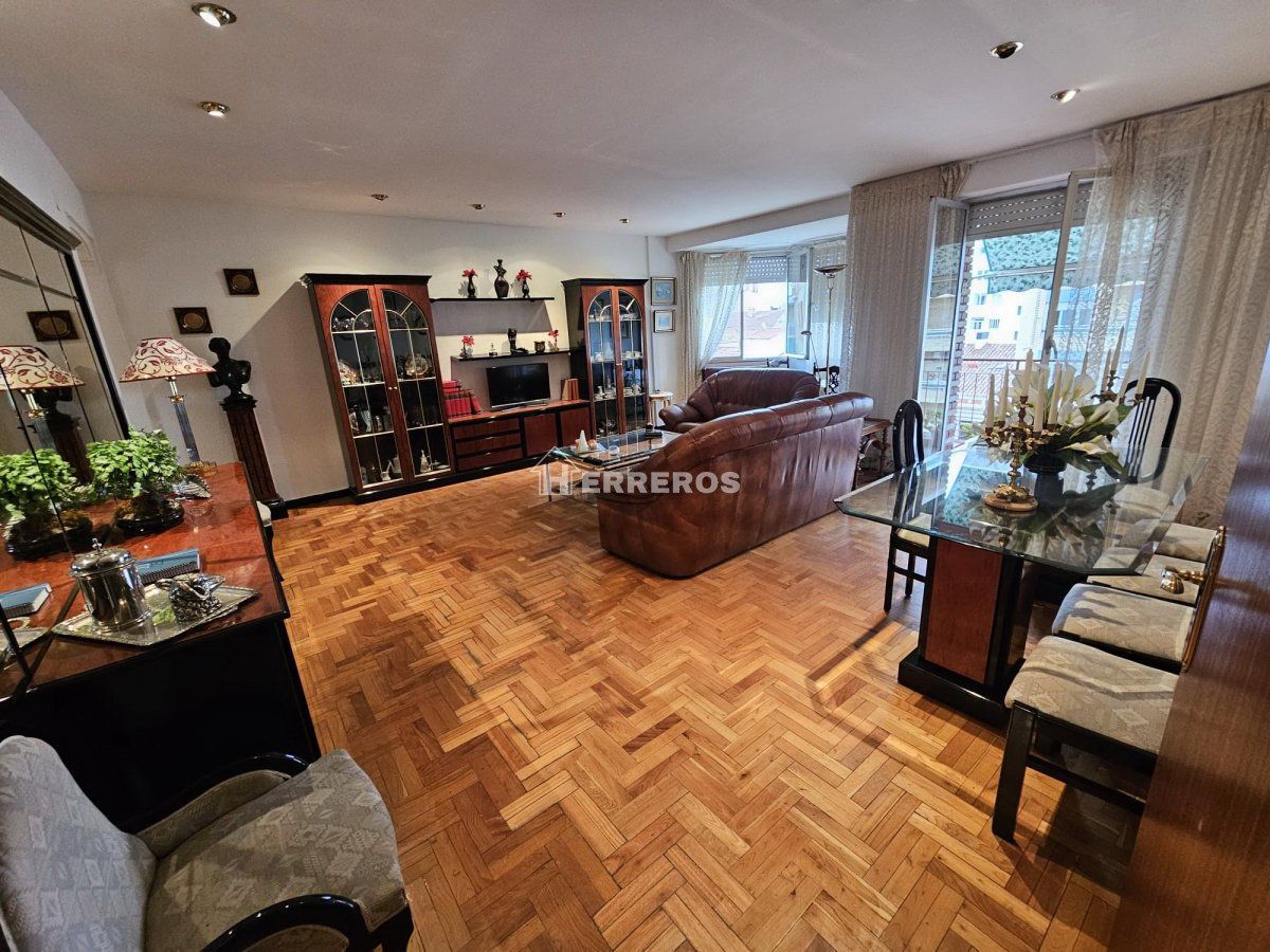Living room of Flat for sale in  Logroño  with Heating, Parquet flooring and Terrace