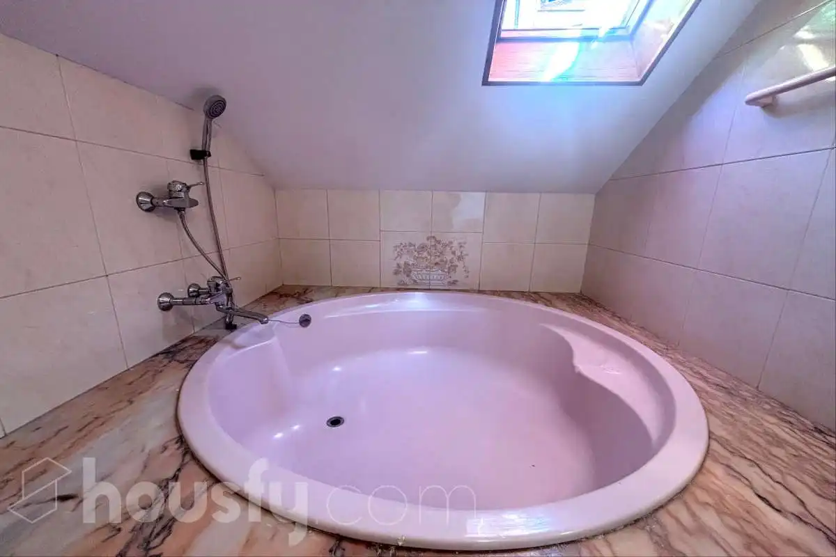 Baño de Casa o chalet de alquiler en Madrid con Aire acondicionado, Calefacción y Jardín privado