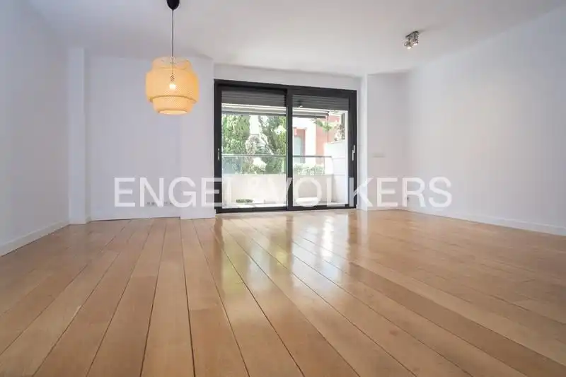 Außenansicht von Wohnung zur Miete in Madrid mit Klimaanlage, Heizung und Terrasse