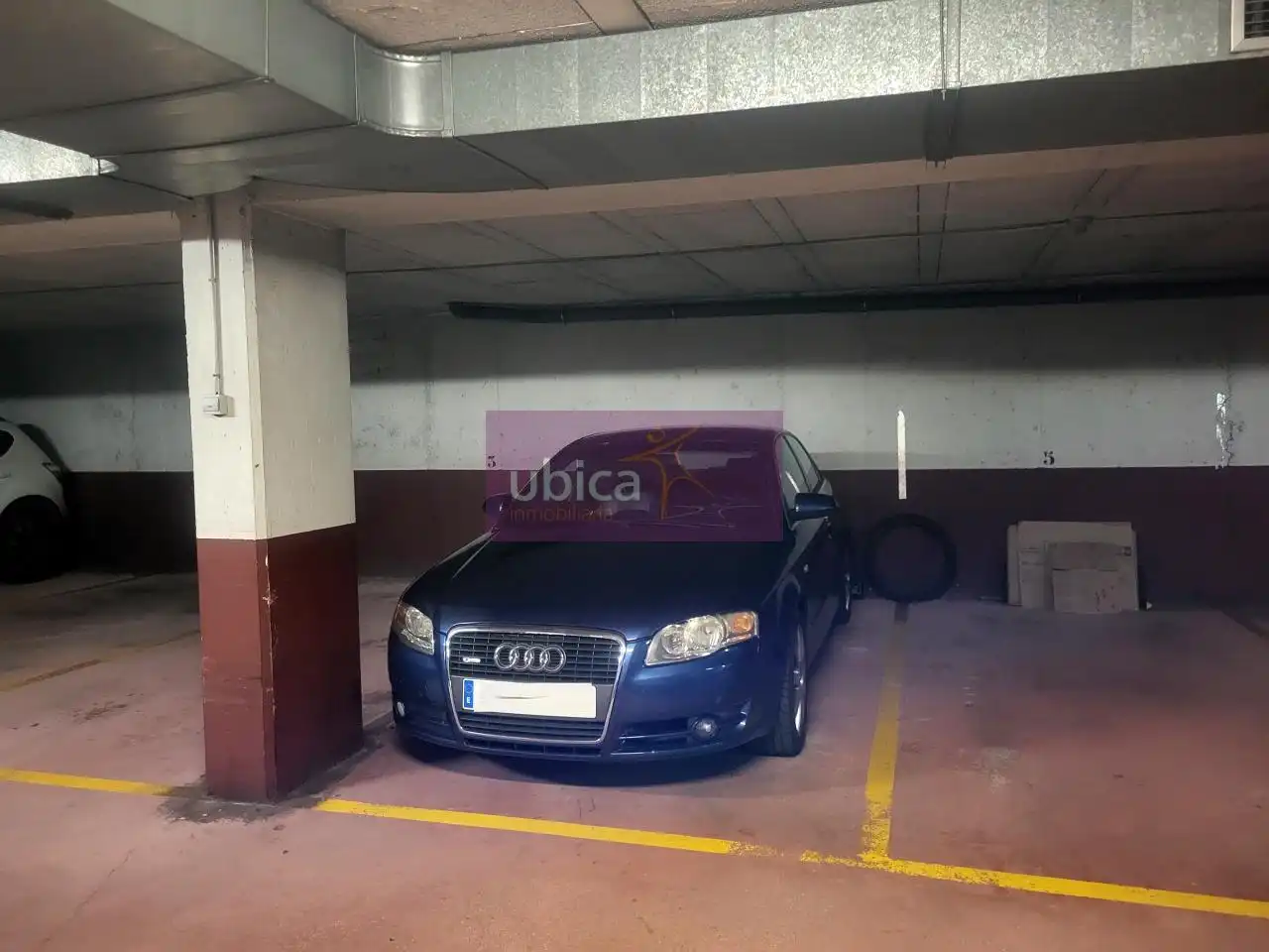 Aparcament de Pis en venda en Vigo  amb Calefacció, Parquet i Terrassa