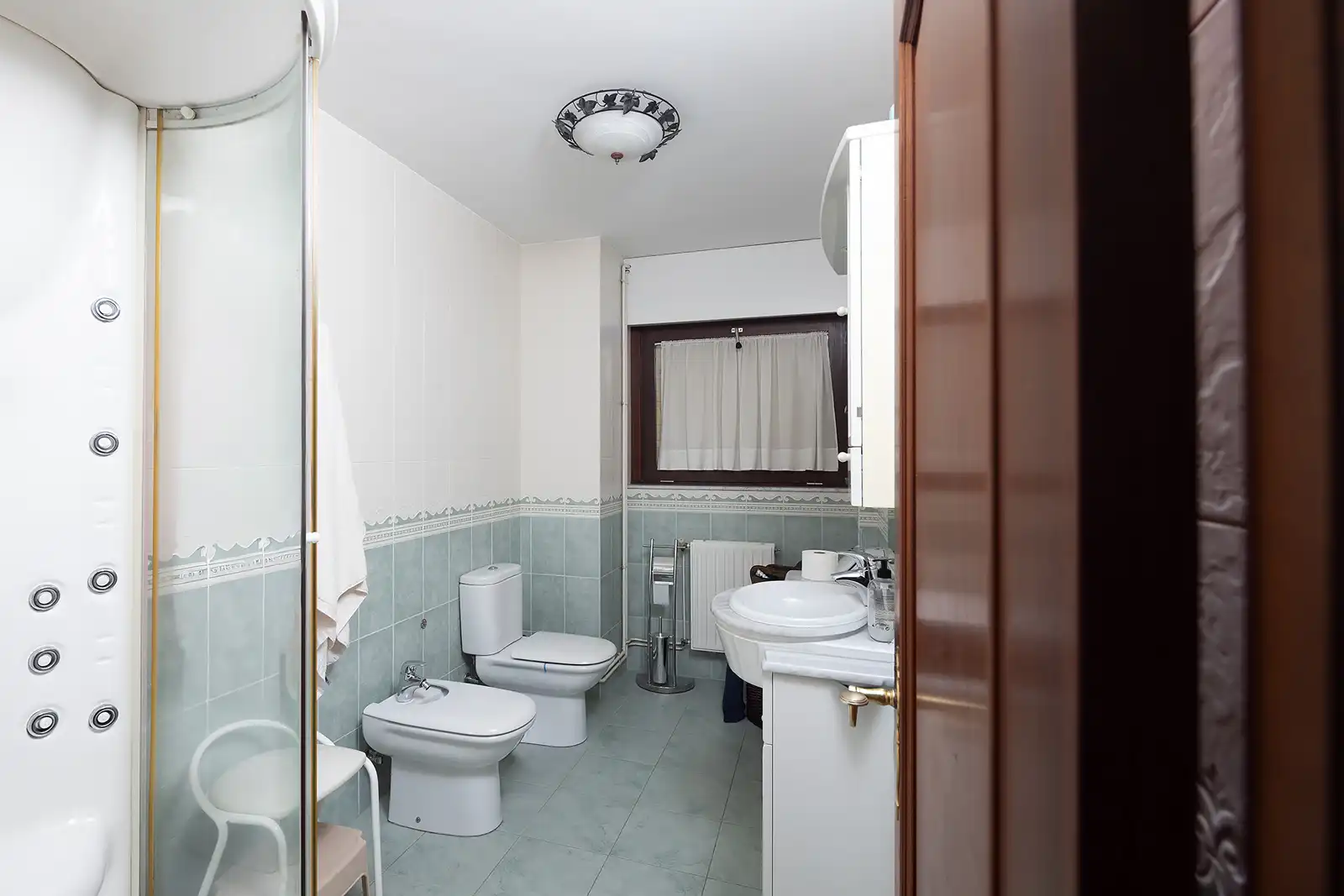 Baño de Casa o chalet en venta en Oleiros con Calefacción, Jardín privado y Parquet