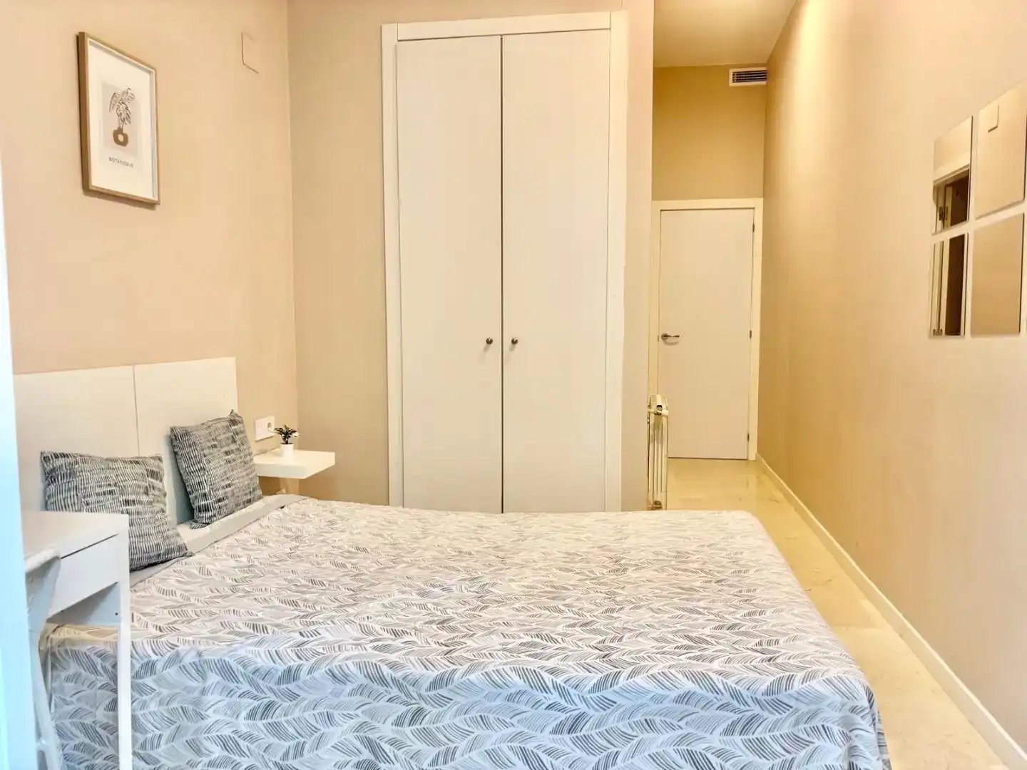 Bedroom of Flat for rent in  Valencia Capital  with Air Conditioner and Balcony
