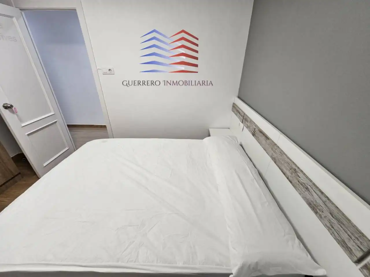 Schlafzimmer von Wohnungen zur Miete in Ourense Capital  mit Heizung, Parkett und Möbliert
