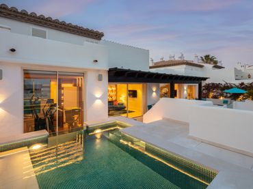 Àtic amb piscina en venda a Milla de Oro