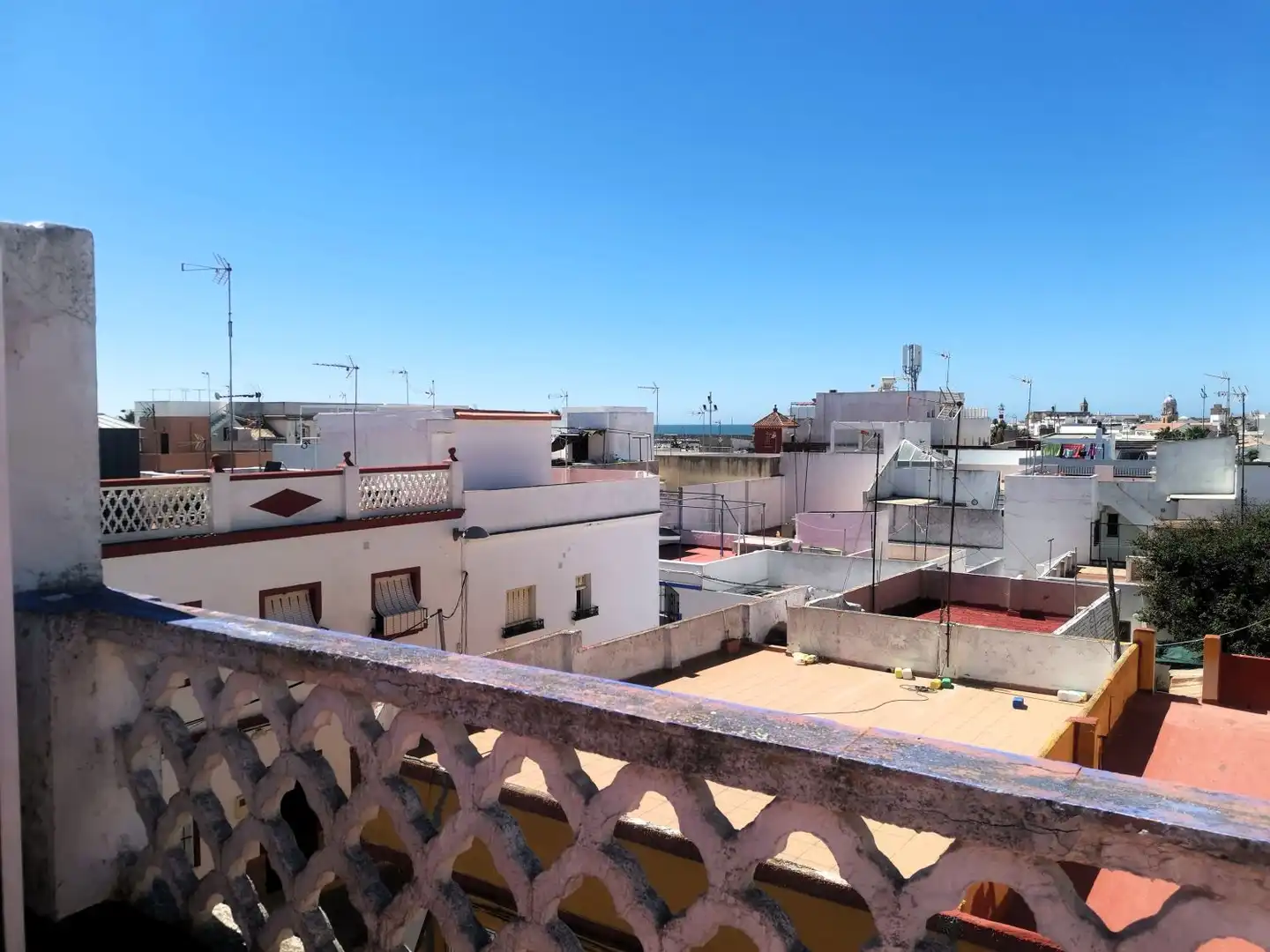 Vista exterior de Pis en venda en Rota amb Aire condicionat i Traster