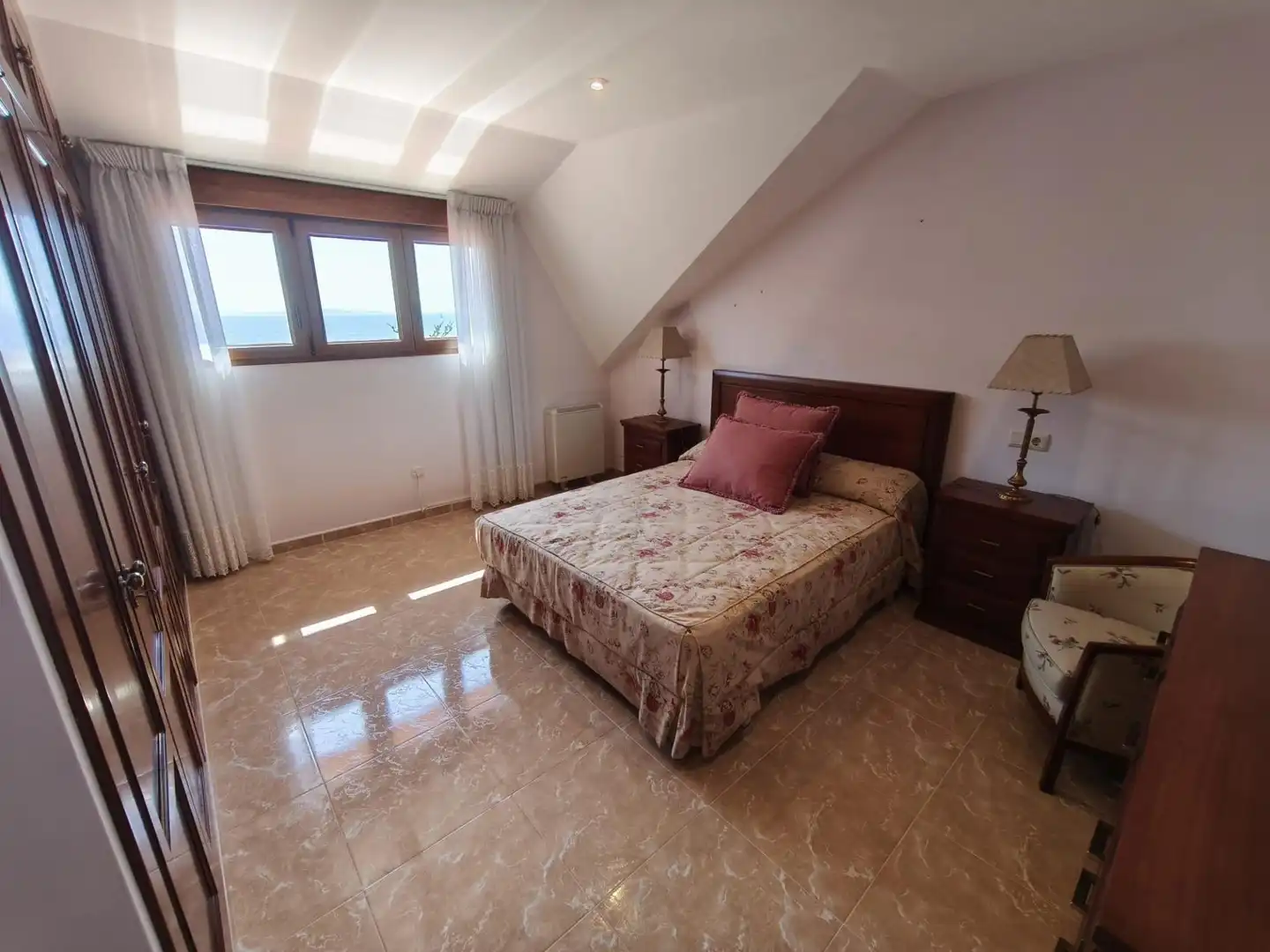 Habitación de Casa o chalet en venta en Ribeira con Calefacción
