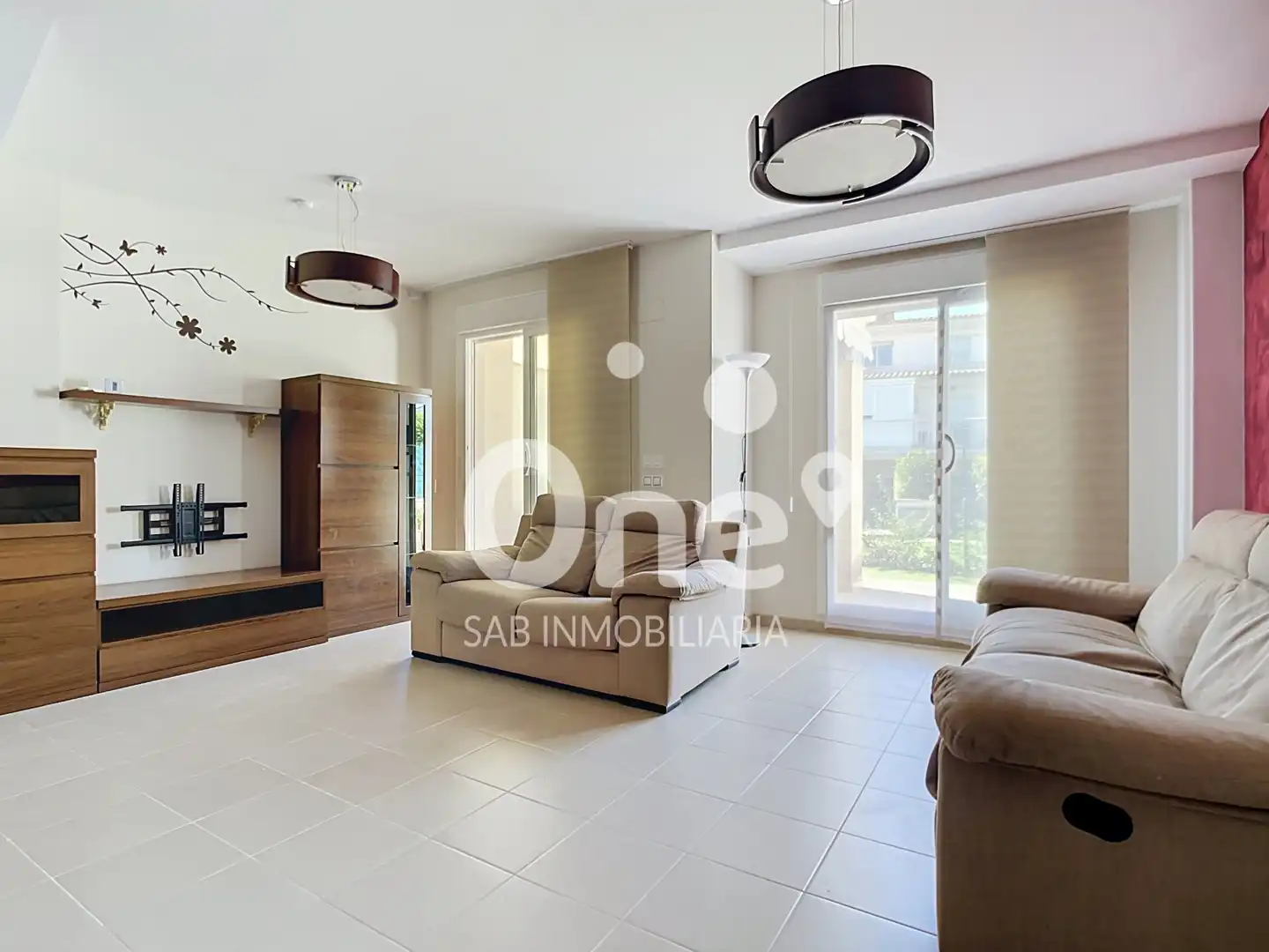 Sala de estar de Casa adosada de alquiler en San Antonio de Benagéber con Aire acondicionado, Calefacción y Jardín privado