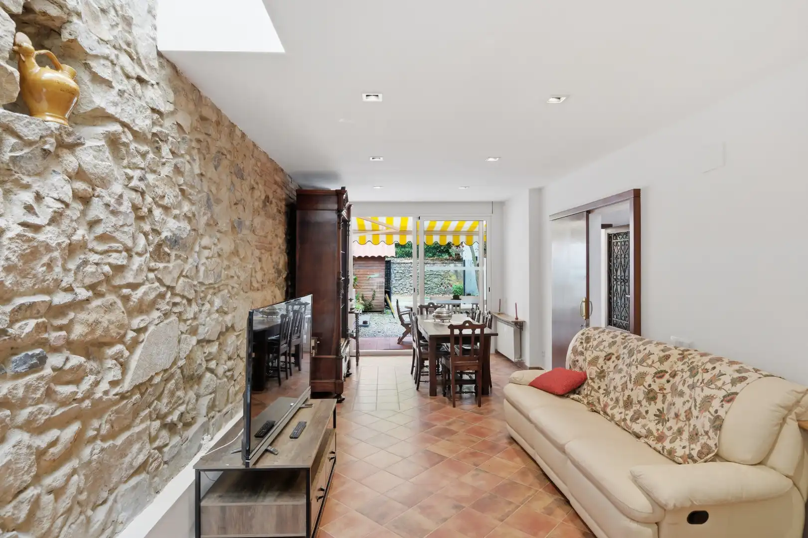 Sala de estar de Casa adosada en venta en Riudarenes con Aire acondicionado, Calefacción y Jardín privado