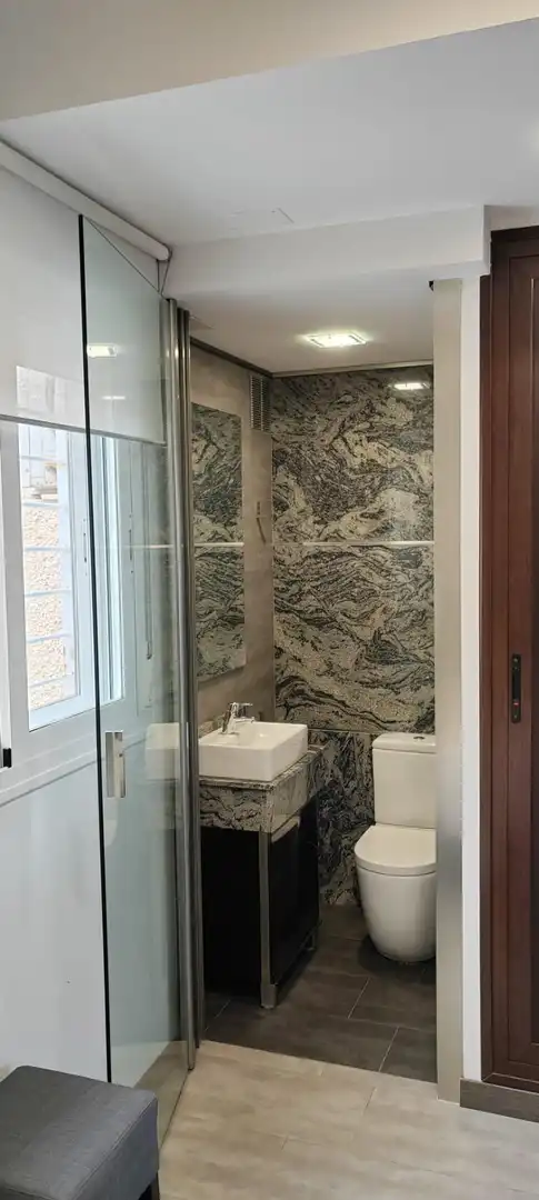 Bathroom of Flat for sale in Fuengirola  with Parquet flooring and Terrace
