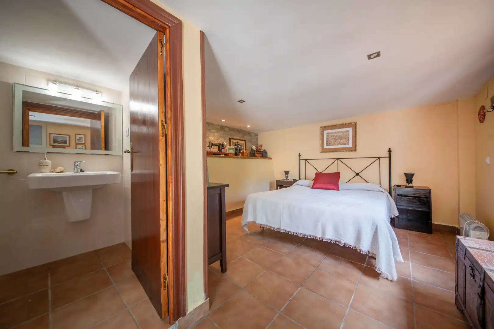 Schlafzimmer von Country house zum Verkauf in La Torre de Claramunt mit Privatgarten, Terrasse und Möbliert