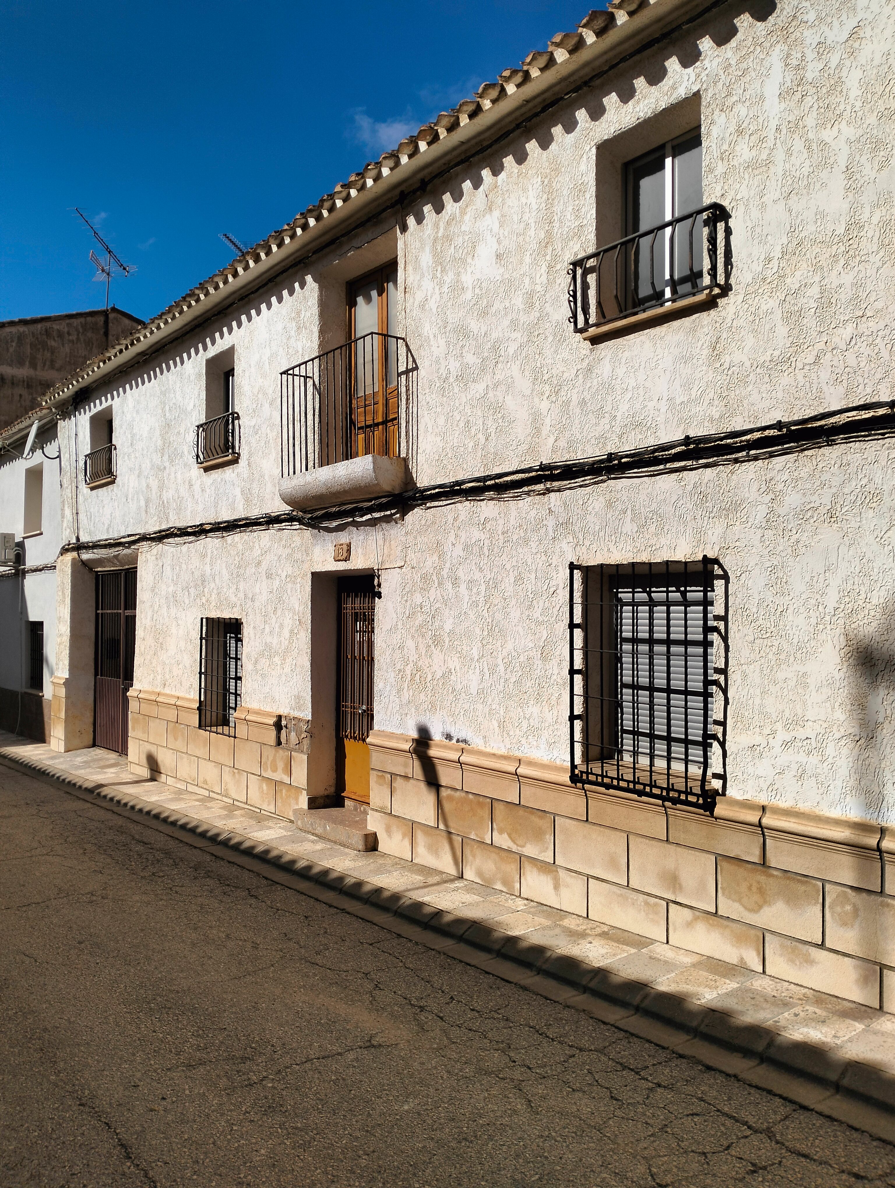 Exterior view of House or chalet for sale in Lezuza  with Private garden, Terrace and Storage room