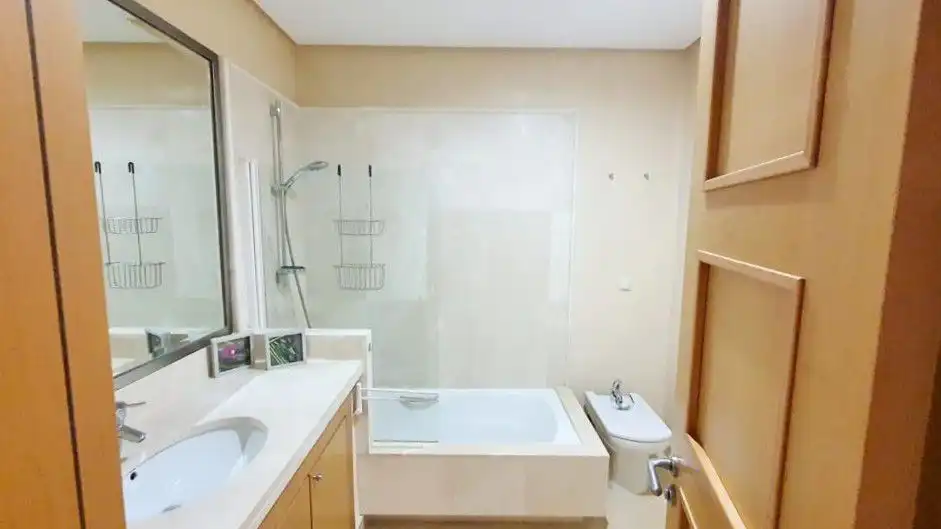 Bany de Apartament de lloguer en Sotogrande amb Aire condicionat, Calefacció i Terrassa