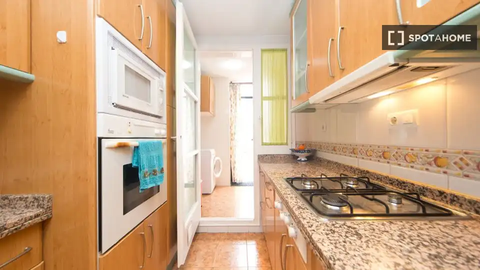 Cocina de Piso de alquiler en Granada con Aire acondicionado, Calefacción y Amueblado