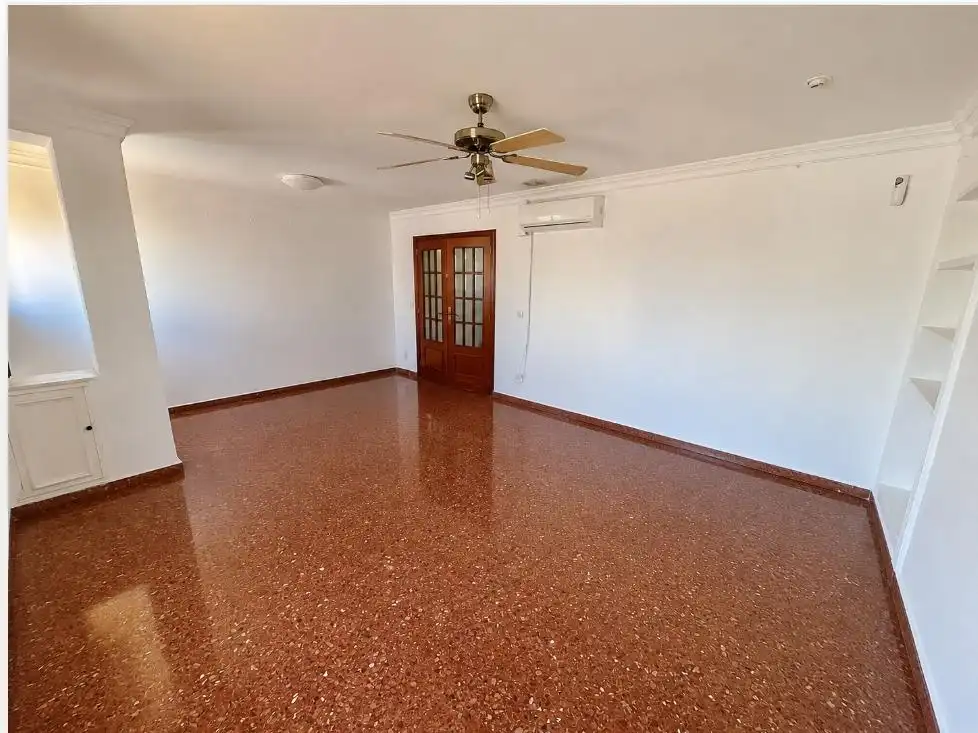 Sala d'estar de Pis en venda en Valencia amb Aire condicionat i Calefacció