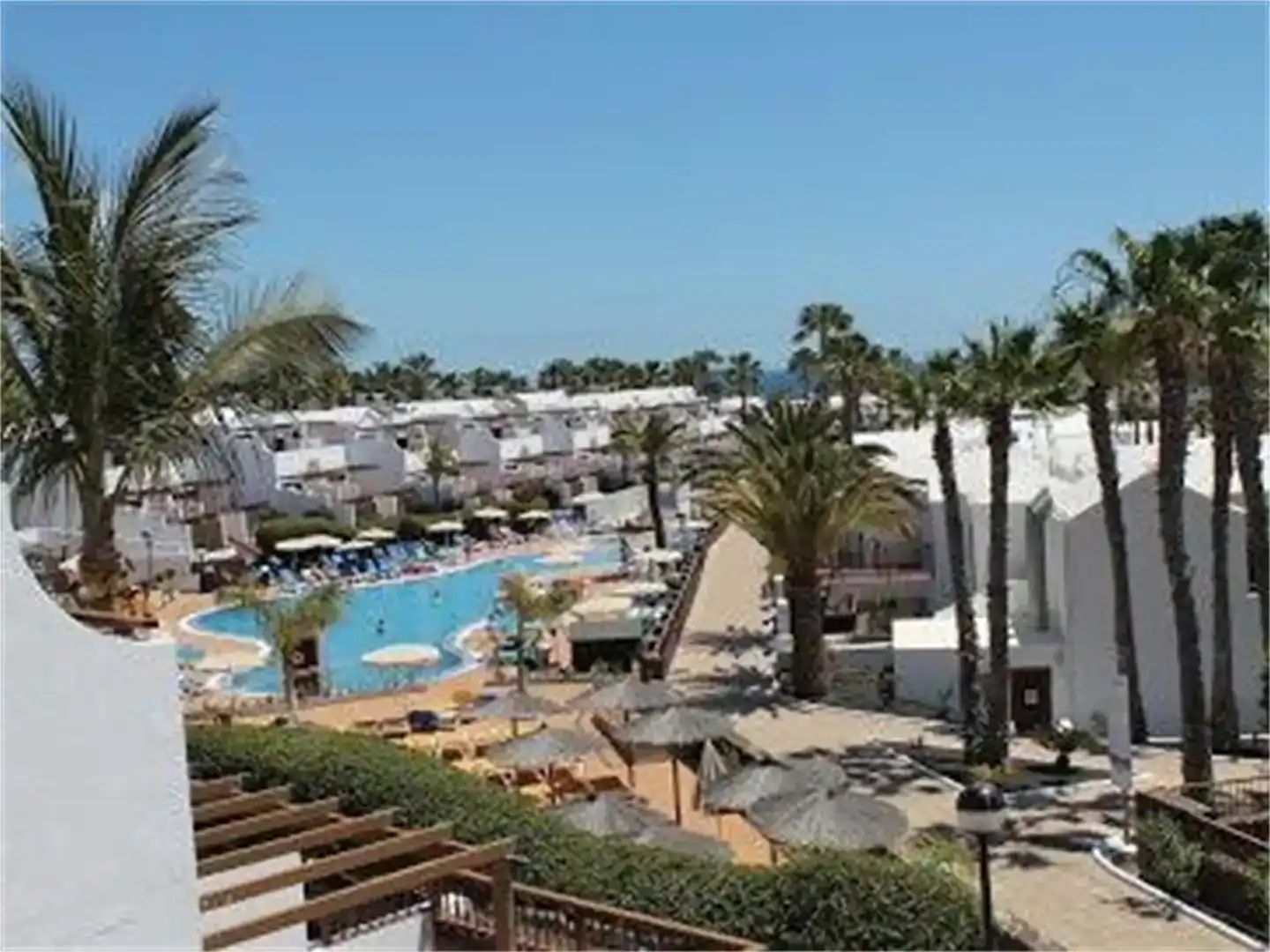 Vista exterior de Apartament en venda en Yaiza amb Aire condicionat, Piscina i Balcó