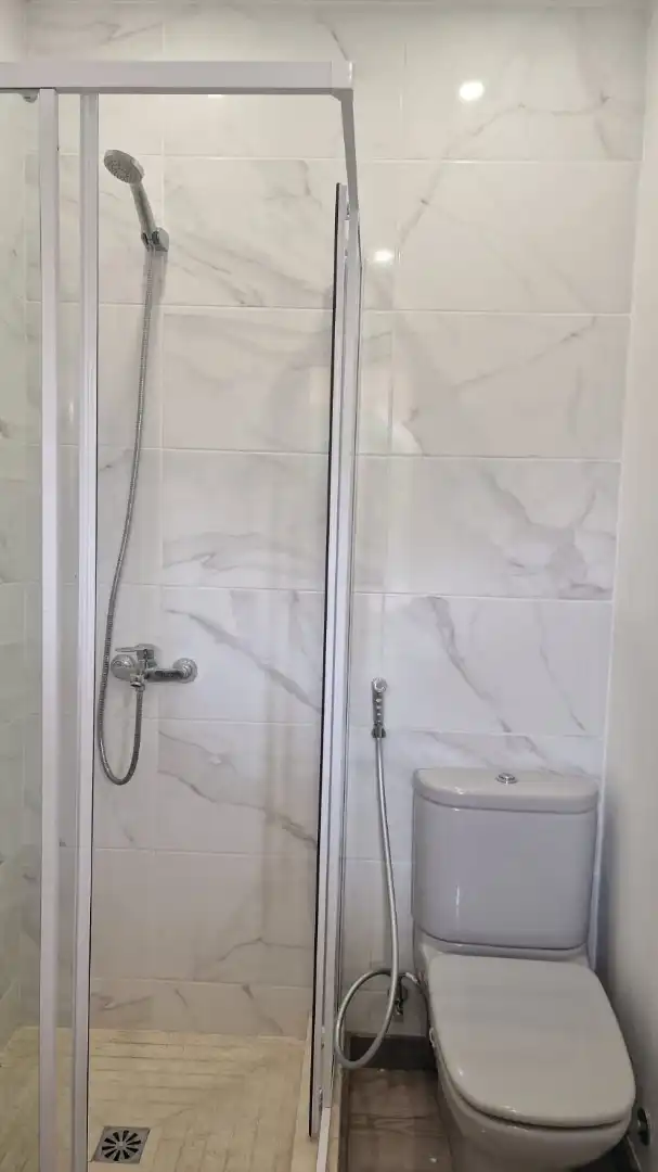 Baño de Piso en venta en Marbella con Aire acondicionado, Terraza y Amueblado